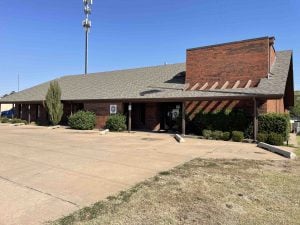 FOR RENT 7,810 Sq Ft – Office Building – Van Buren Frontage – Enid OK