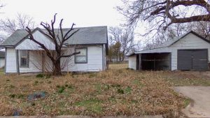 2/10 2 BEDROOM, 1 BATHROOM HOME, LARGE LOT! ENID OK