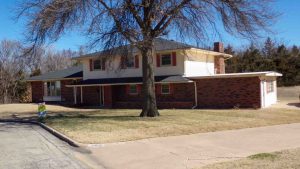 4/8 3,338 SQ FT HOME BLACKWELL OK * LARGE CORNER LOT, TREES